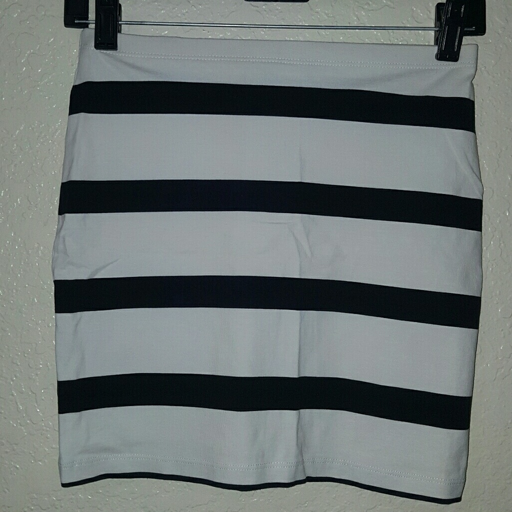 White and black striped mini skirt